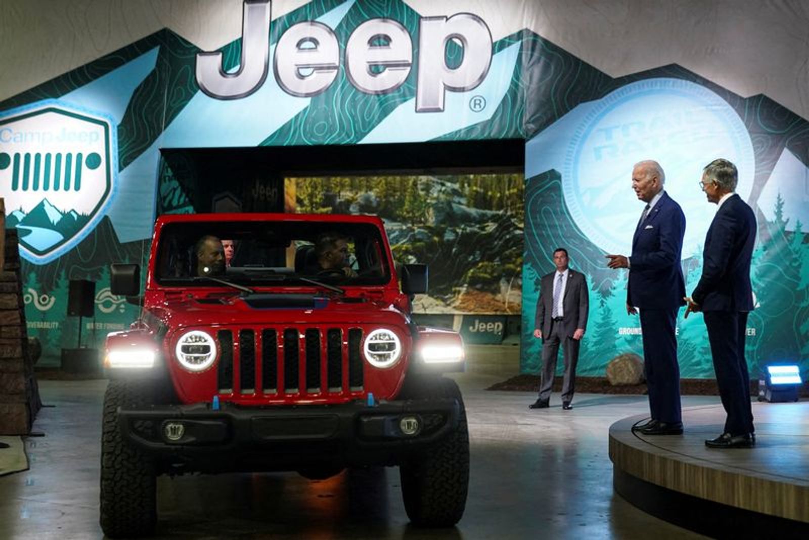 FILE PHOTO: U.S. President Joe Biden views a Jeep Wrangler Willy's 4xe during a visit to the Detroit Auto Show to highlight electric vehicle manufacturing in America, in Detroit, Michigan, U.S., September 14, 2022. REUTERS/Kevin Lamarque/File Photo