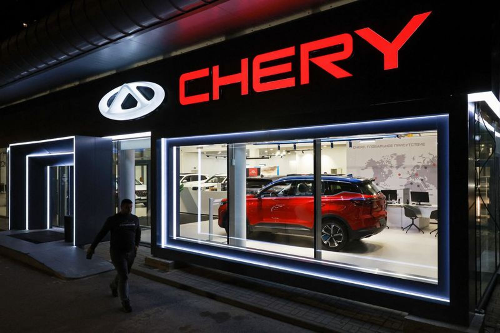 Cars produced by Chinese automaker Chery are on display at a dealership in Saint Petersburg, Russia September 30, 2024.  REUTERS/Anton Vaganov
