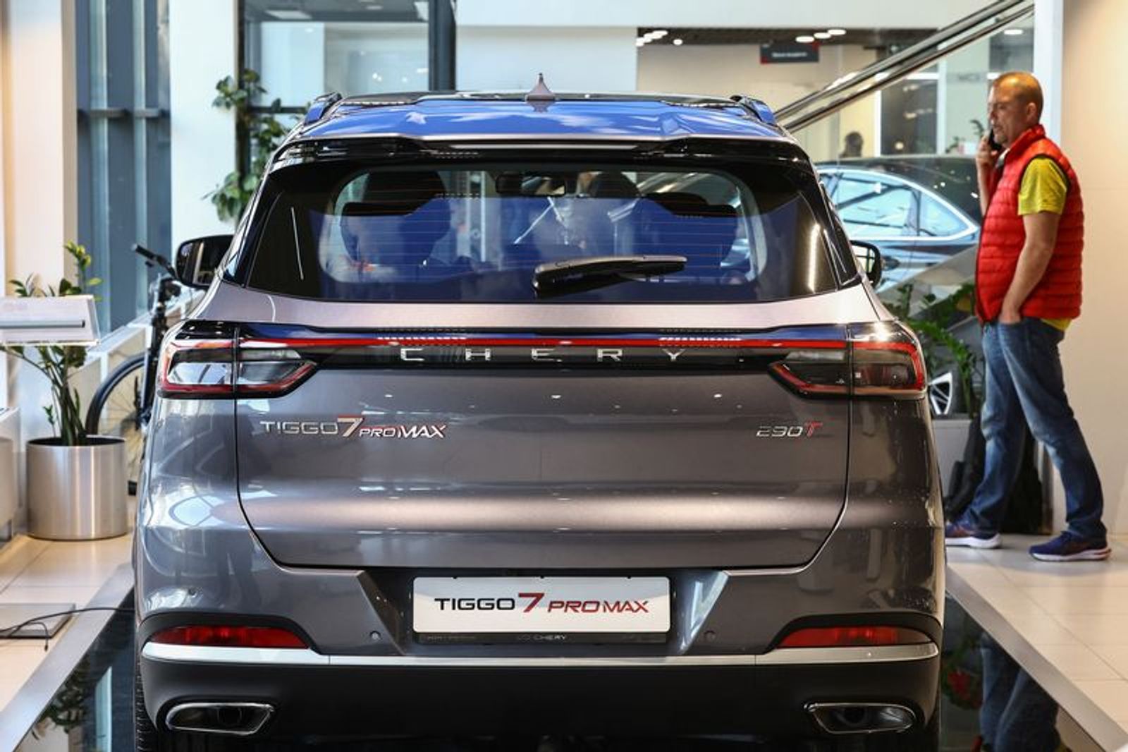 A Tiggo 7 PROMAX car, produced by Chinese automaker Chery, is on display at a dealership in Khimki outside Moscow, Russia October 2, 2024.  REUTERS/Evgenia Novozhenina