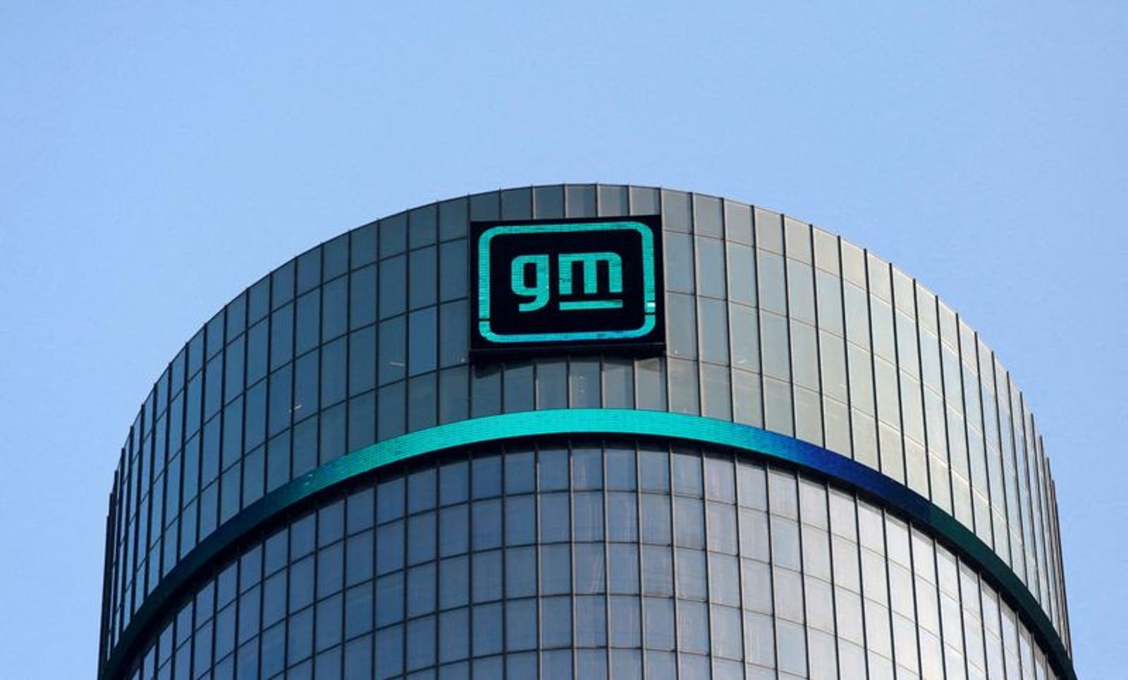 FILE PHOTO: The new GM logo is seen on the facade of the General Motors headquarters in Detroit, Michigan, U.S., March 16, 2021. .  REUTERS/Rebecca Cook/File Photo