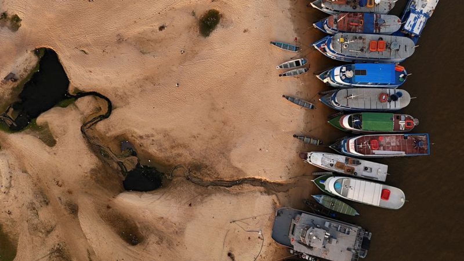 FILE PHOTO: A drone view shows moored boats at the dry banks of Rio Amazonas during a drought in Santarem, Para state, Brazil October 8, 2024. REUTERS/Amanda Perobelli/File Photo